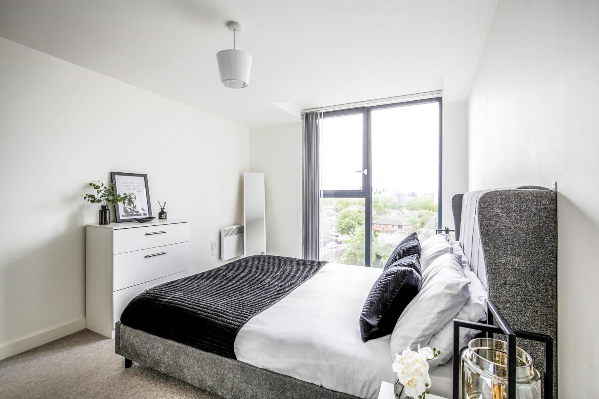 Excellent Centre With Juliet Balcony By Bold Apartment