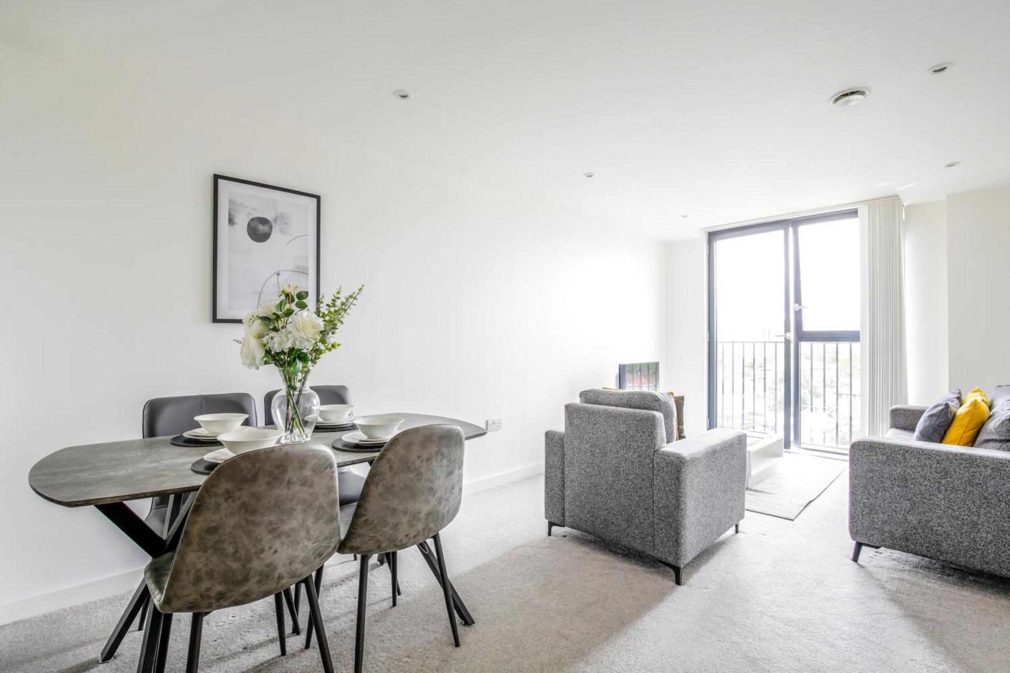 Excellent Centre With Juliet Balcony By Bold Apartment *